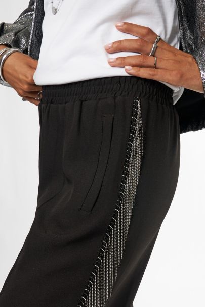 Zwarte wide leg broek met ballchain
