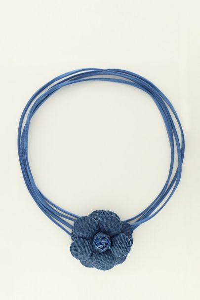 Blauwe koord choker met denim bloem