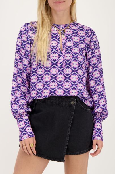 Blue blouse with pink print