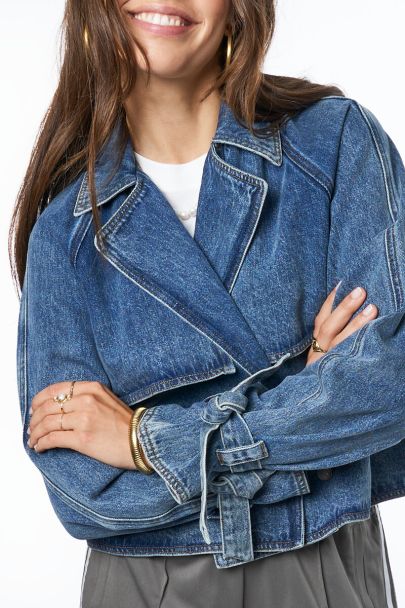 Blauwe denim korte trenchcoat