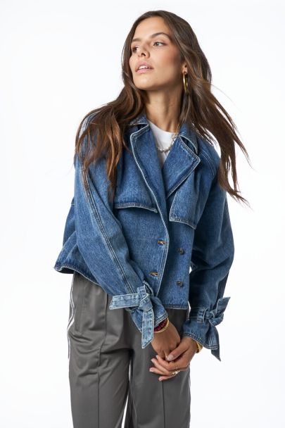 Blauwe denim korte trenchcoat