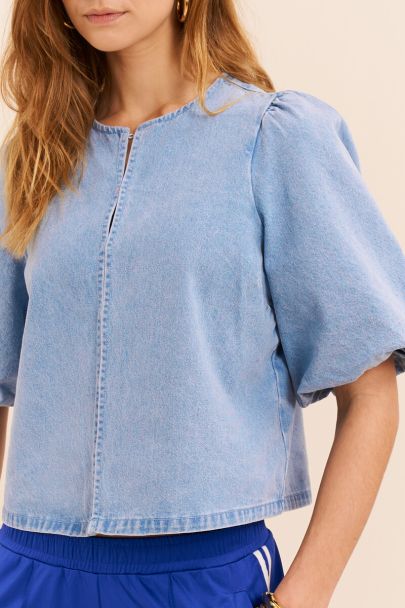 Blauwe denim top met pofmouwen