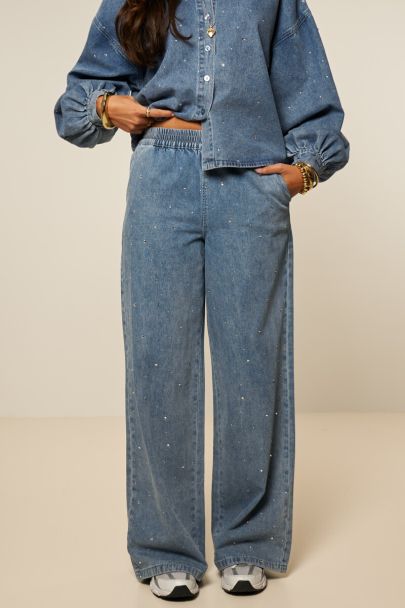 Pantalon large en denim bleu avec ceinture élastique et strass