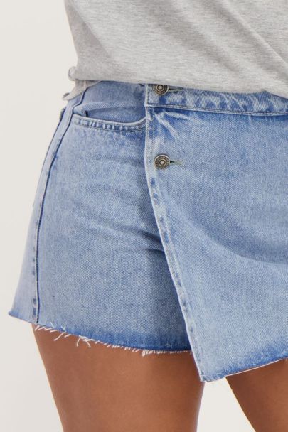 Blauwe denim skort met overslag