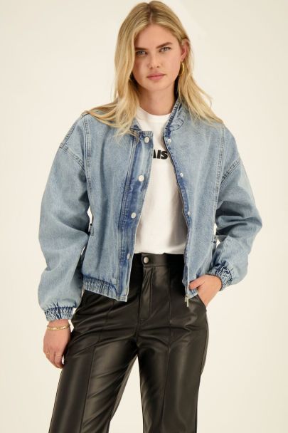 Blaue Oversized-Jeansjacke