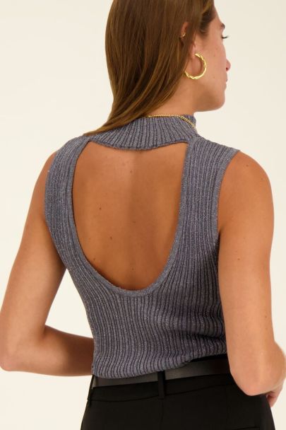 Blauwe mouwloze top met zilveren lurex en col