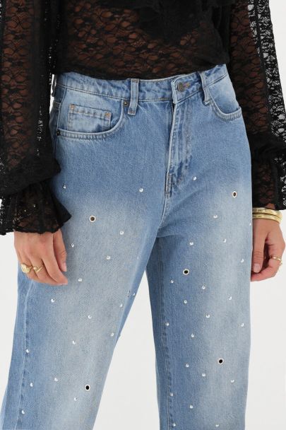 Jean large bleu avec œillets et clous