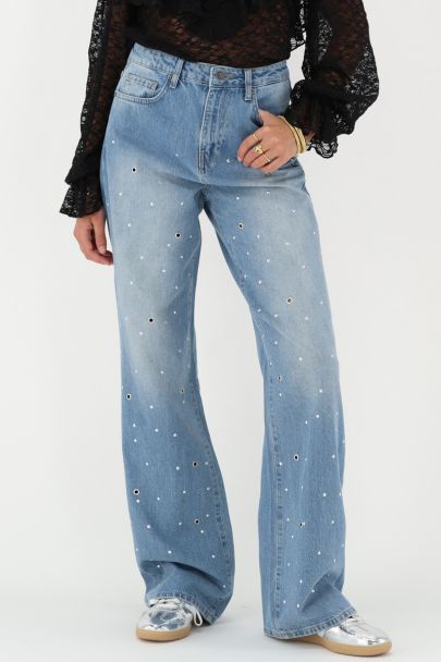Jean large bleu avec œillets et clous