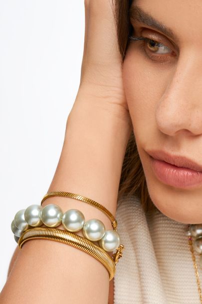 Armband mit hellgrünen Glasperlen