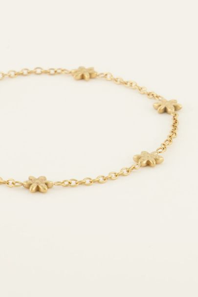 Armband met meerdere bloemetjes