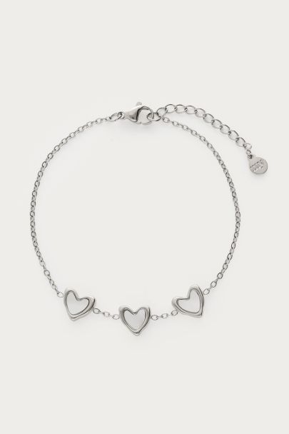 Bracelet with three mother of pearl hearts