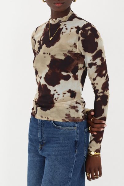 Bruine mesh top met koeienprint
