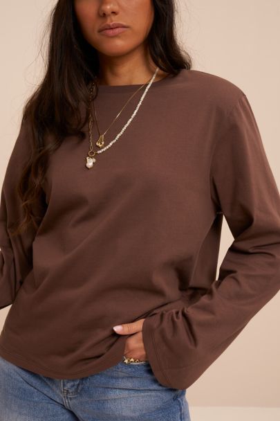 Brown oversized T-shirt with long sleeves and shoulder pads