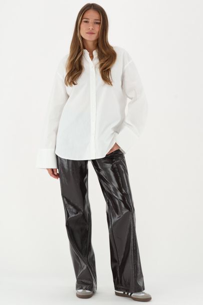 Pantalon aspect cuir marron verni 