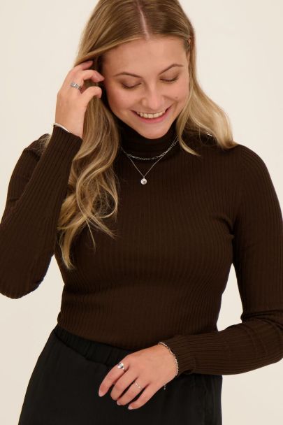 Bruine rib top met col