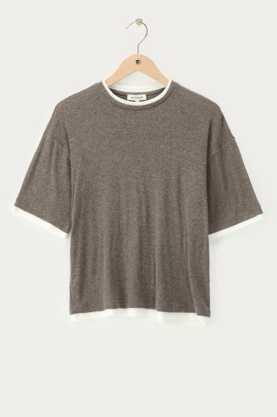 Braunes doppellagiges Oberteil mit kurzen Ärmeln