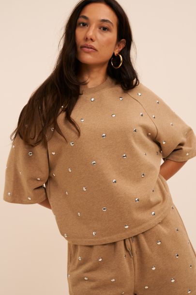 Brown top with short sleeves and studs 