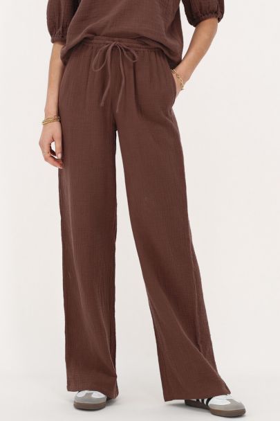 Pantalon marron avec ceinture élastique et cordon de serrage