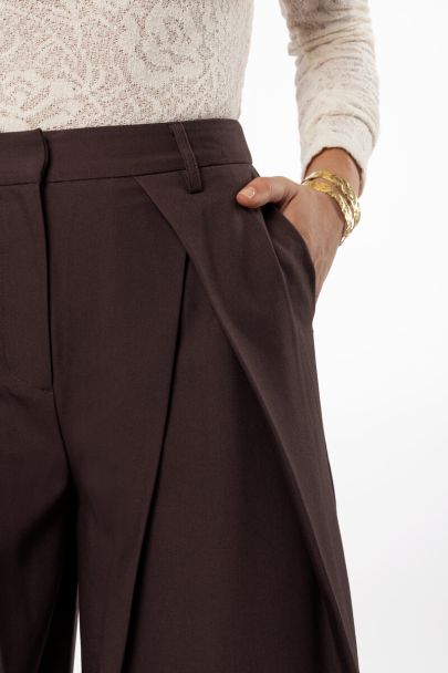 Bruine pantalon met plooien