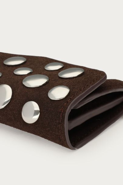 Portefeuille marron avec clous