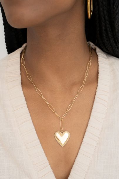 Chunky link chain with heart and faux pearls