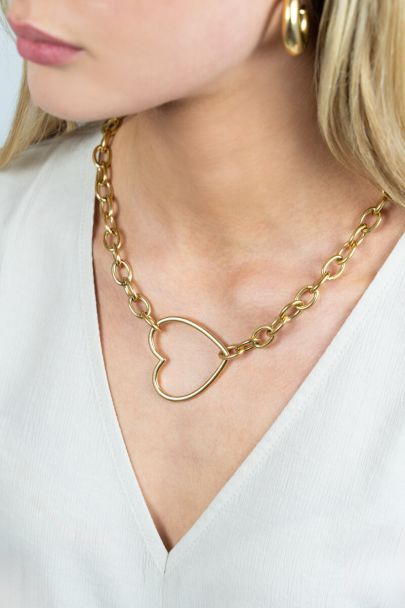Chunky link chain with large heart 