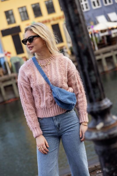 Pinker Zopfstrickpullover mit Spitze