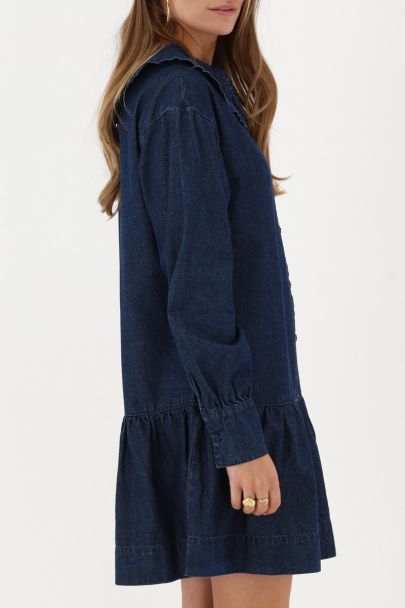 Dunkelblaues Jeanskleid mit Rüschen