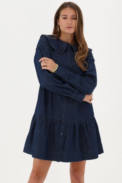 Dunkelblaues Jeanskleid mit Rüschen