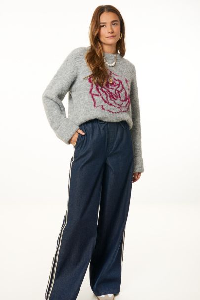 Dark blue denim trousers in sporty look