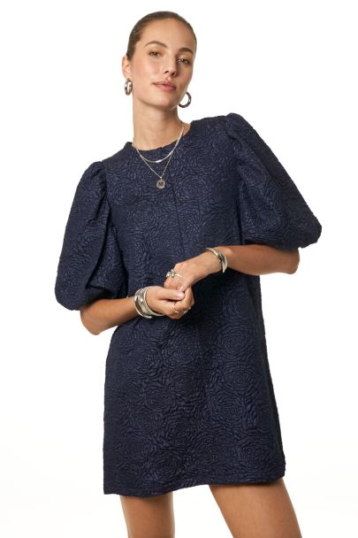 Donkerblauwe jacquard jurk met pofmouwen