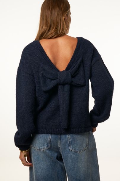 Donkerblauw gebreide trui met strik