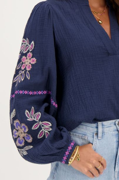 Donkerblauwe mousseline blouse met embroidery