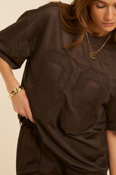 T-shirt marron fonc&eacute; "89" look sportif 