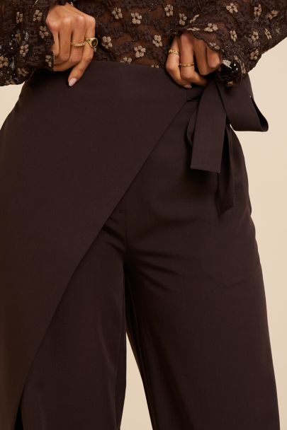 Pantalon large marron foncé asymétrique