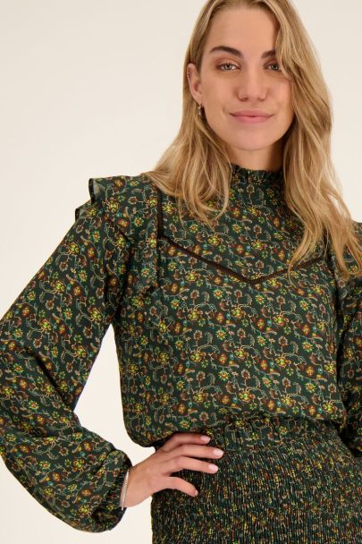 Donkergroene blouse met bloemen & ruffles