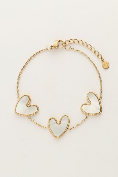 Fijne armband met parelmoer hartjes
