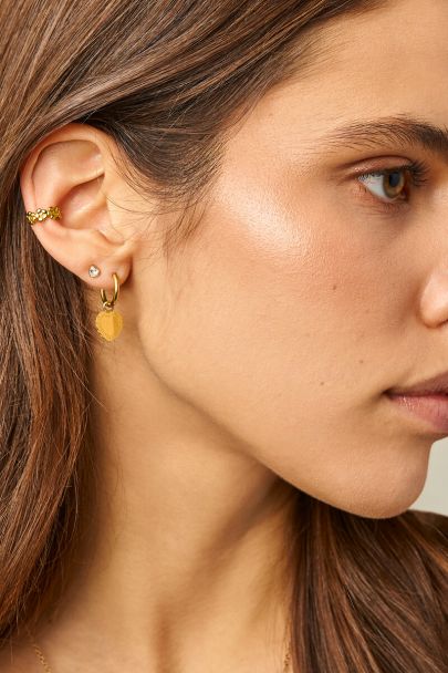 Ear cuff with flowers