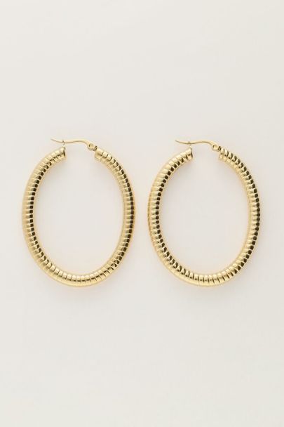 Oval ribbed earrings