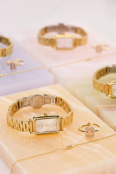 Montre carrée à cadran beige