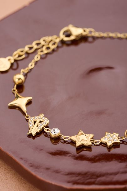 Bracelet minimaliste avec cœurs et étoiles