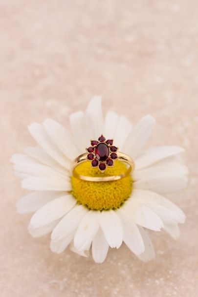 Mystic vintage ring met rode stenen