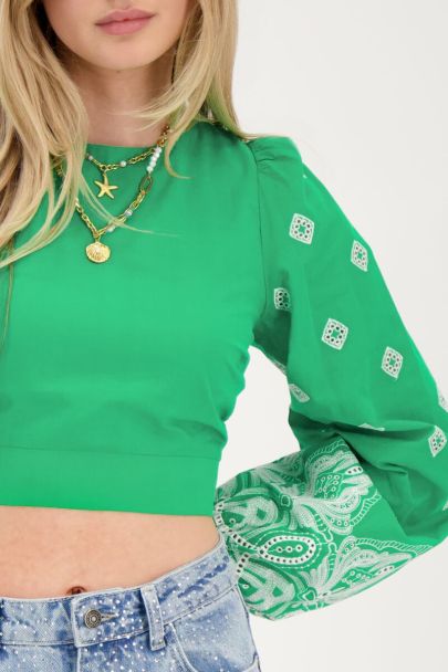 Groene top met gestrikte achterkant en embroidery