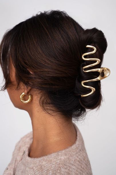 Gold coloured hair clip with twist