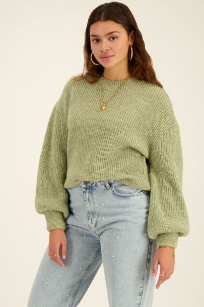 Pull vert oversize épaule dénudée