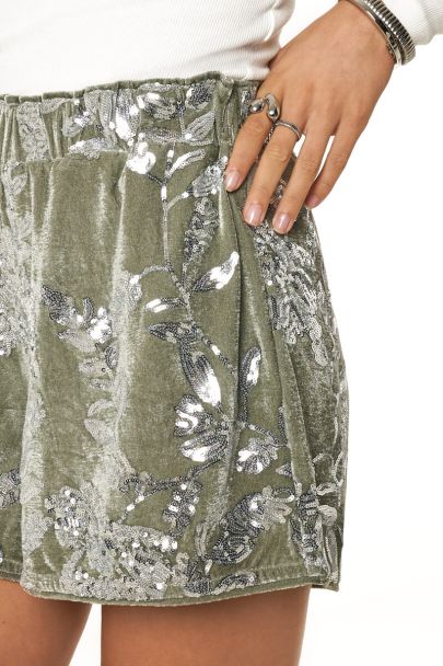 Short aspect velours vert avec paillettes