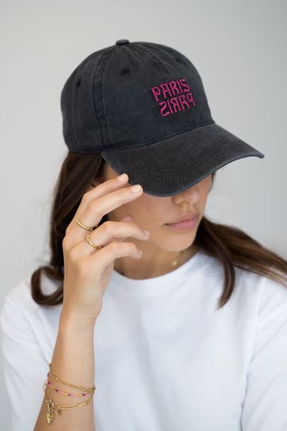 Casquette grise avec paillettes roses "Paris Paris"