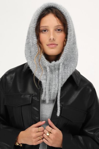 Cagoule grise en tricot