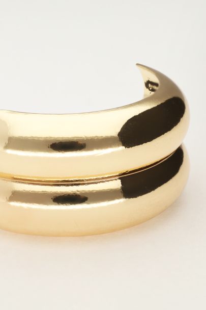 Hair tie with double gold coloured curve