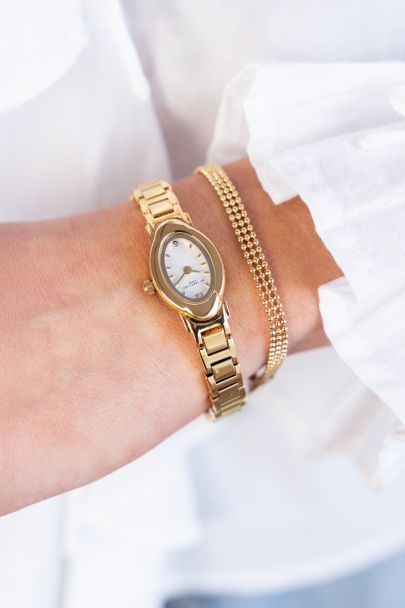 Iconic oval watch